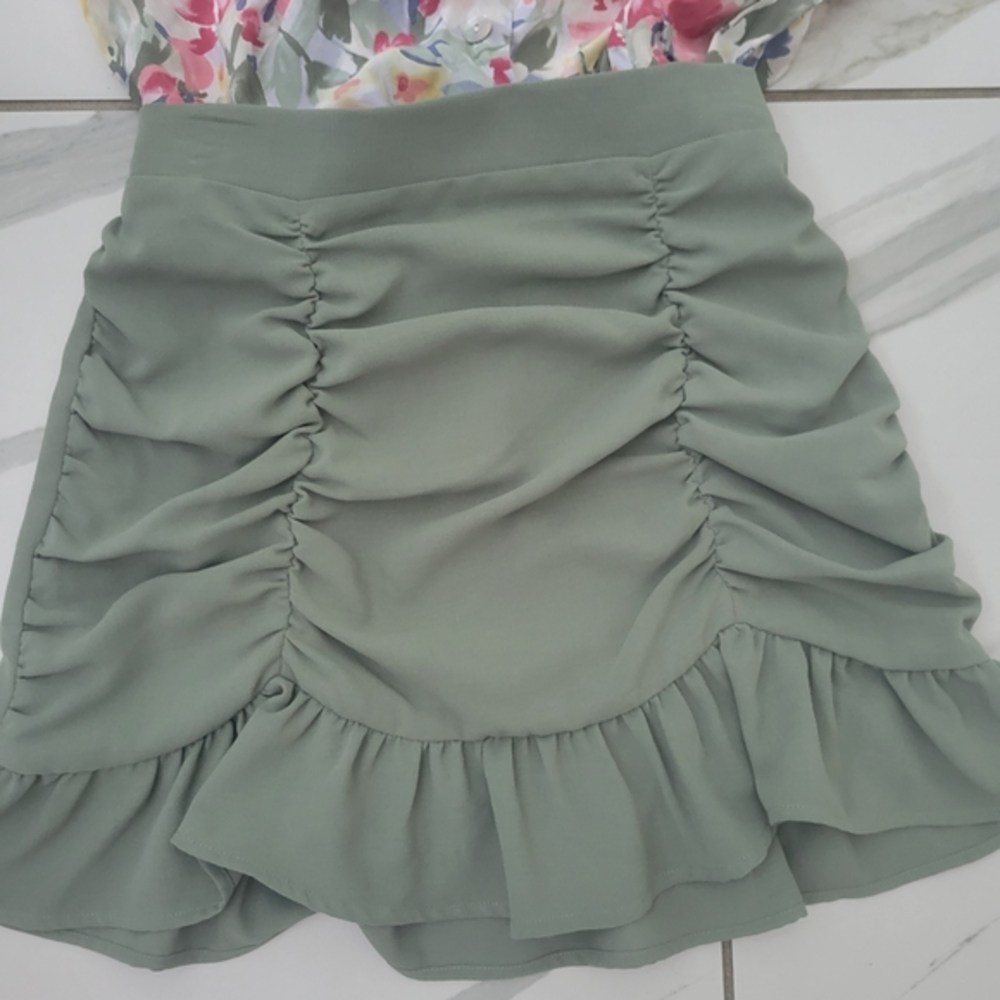 ILLA ILLA Green Ruched Bubble‎ Mini Skirt